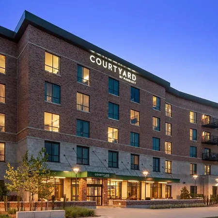 Courtyard By Marriott Houston Northeast Hotel